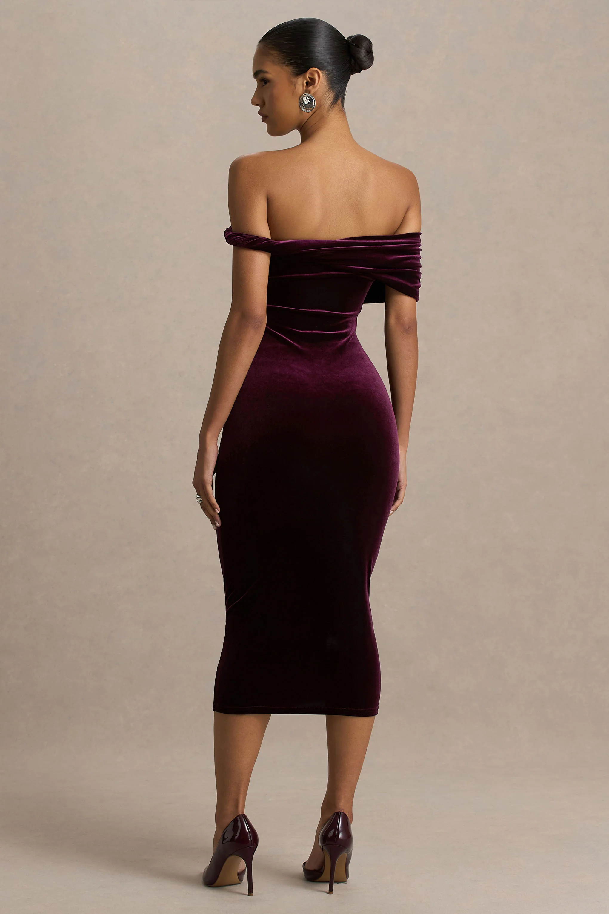 Billie | Burgundy Velvet Bardot-Neck Midi Dress With Twist-Sleeve - Image 2