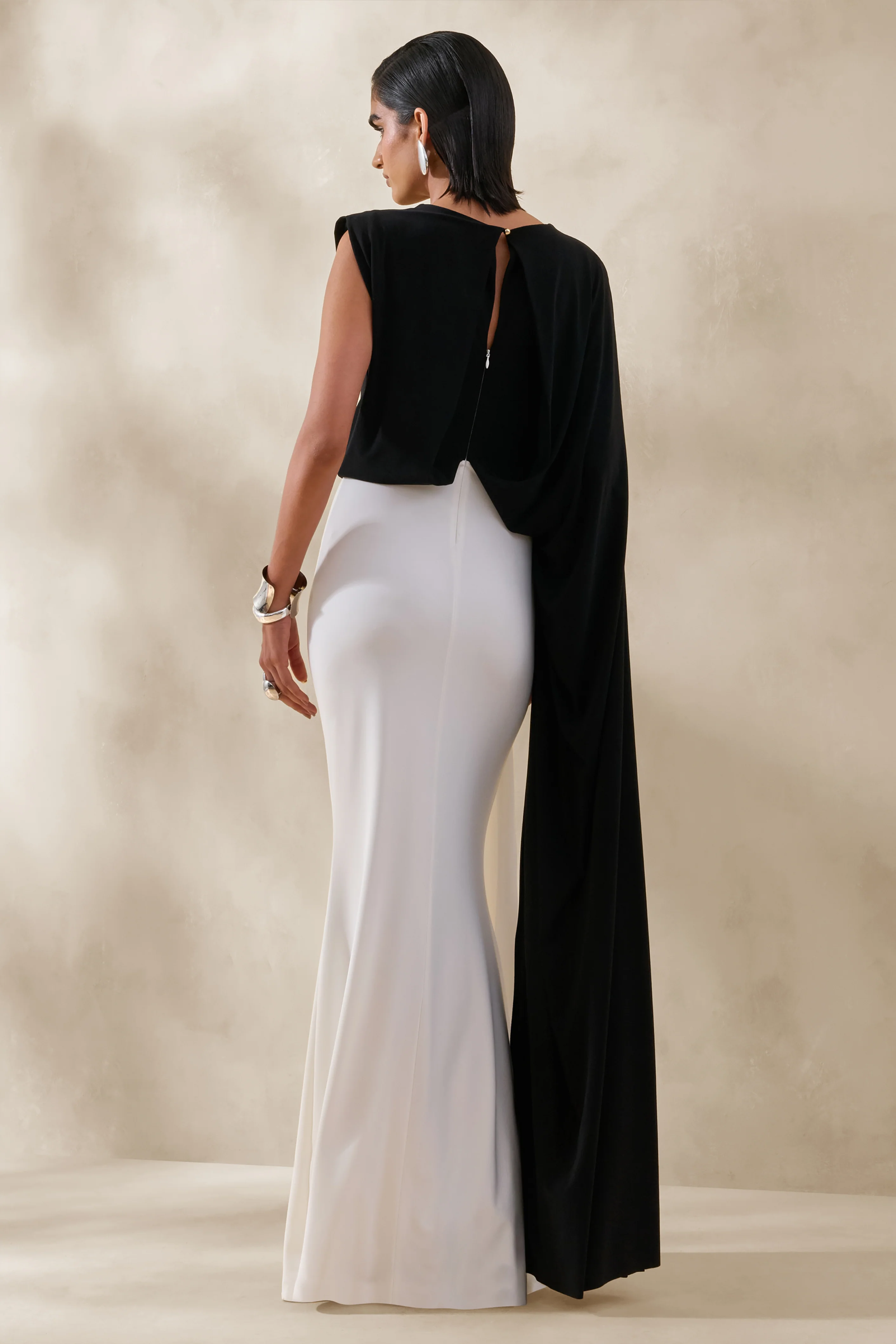 Carenza | Black & White Wide-Neck Maxi Dress With Cape-Sleeve - Image 2