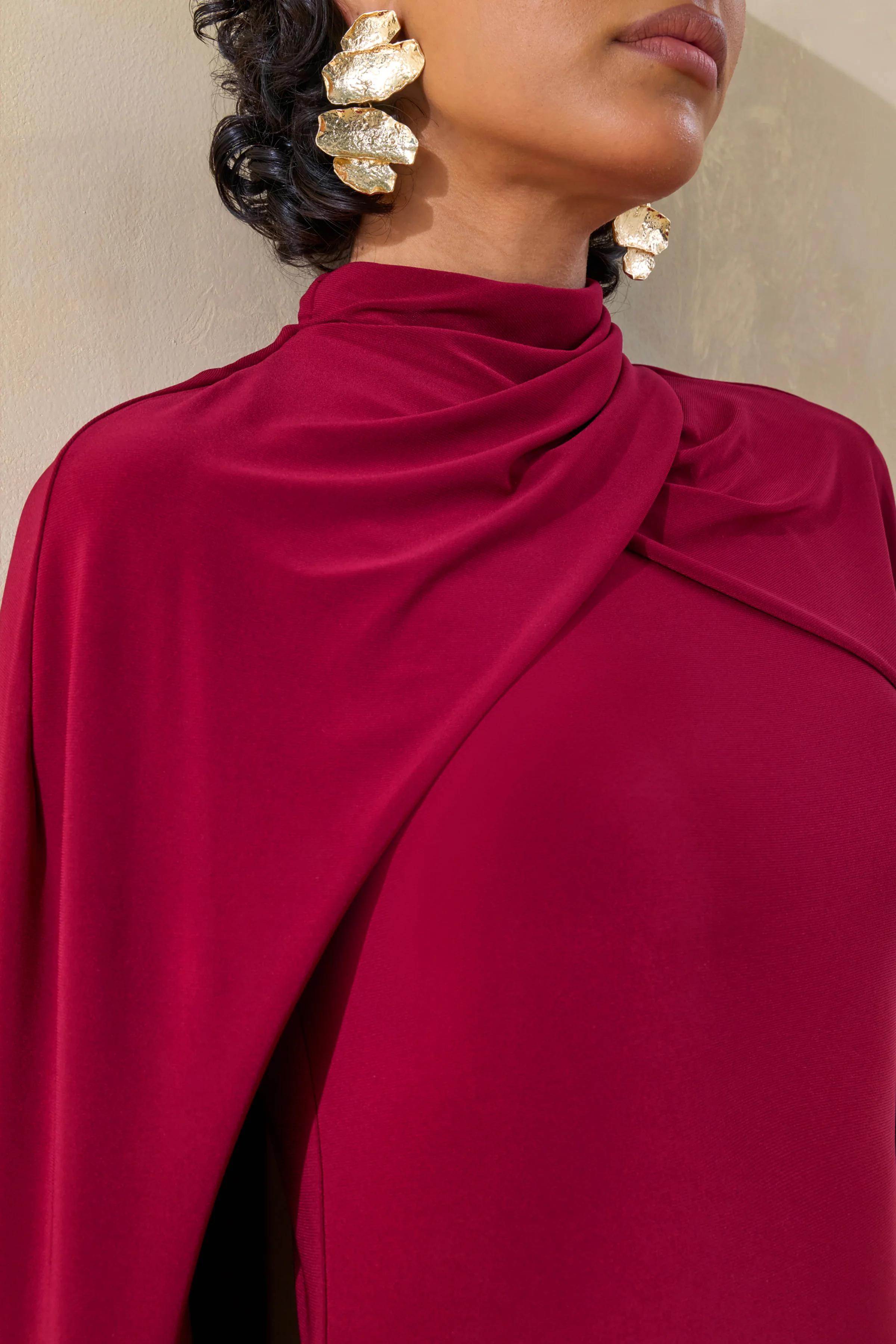 Dianelle | Berry High-Neck Maxi Dress With Cape-Sleeves - Image 5